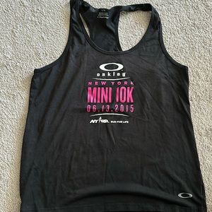 Oakley Women’s Mini 10K tank
